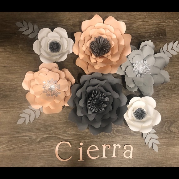 Paper flowers - Picture 1 of 1